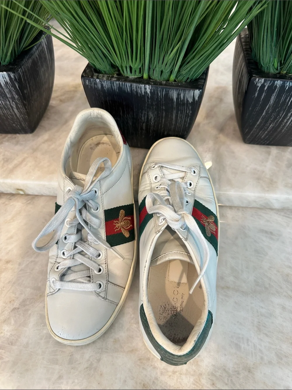 White GUCCI Leather Women's Sneakers with Green & Red Stripe 36 or size 6